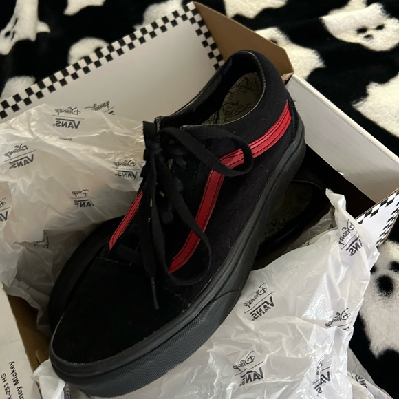 Mickey Mouse Disney Vans - Picture 4 of 5